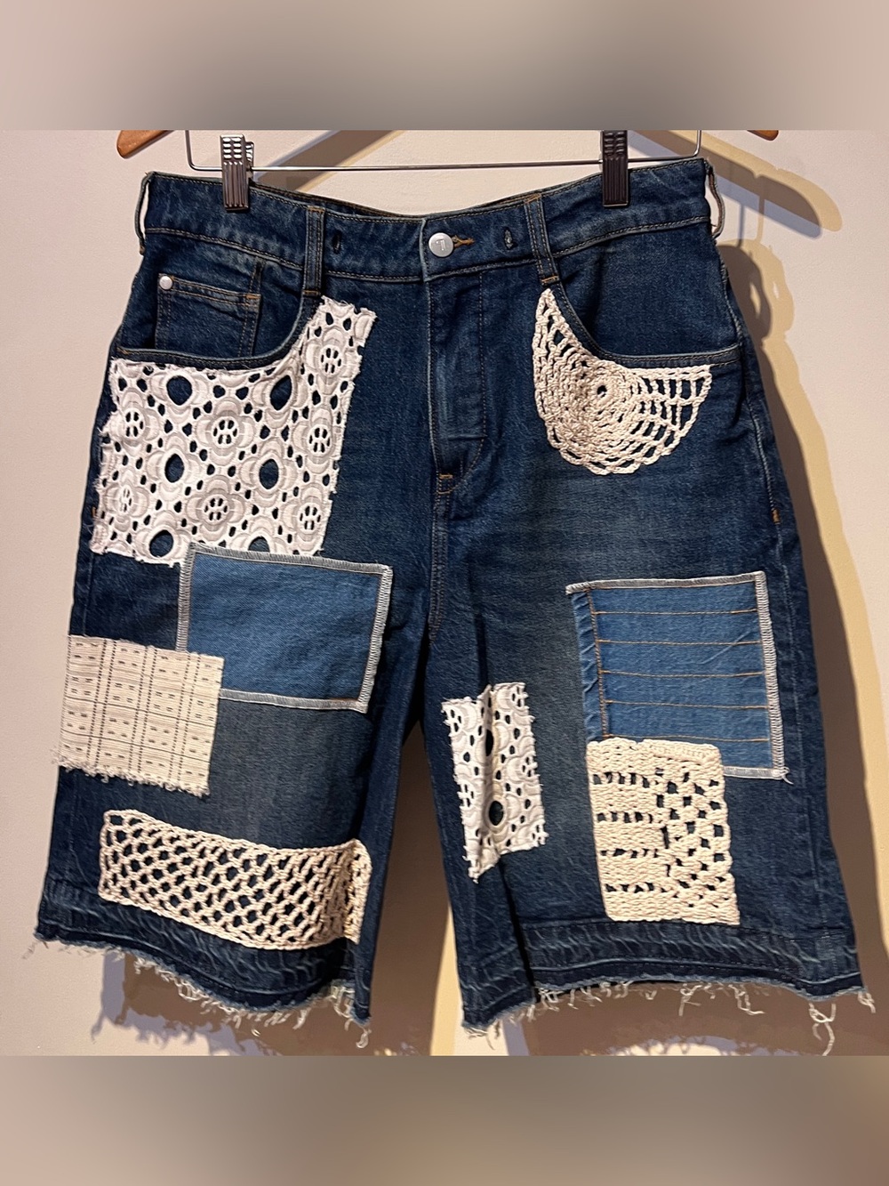 Anthropology Pilcro Crafted Classic Denim
Bermuda Shorts Size 29 - Picture 3 of 5